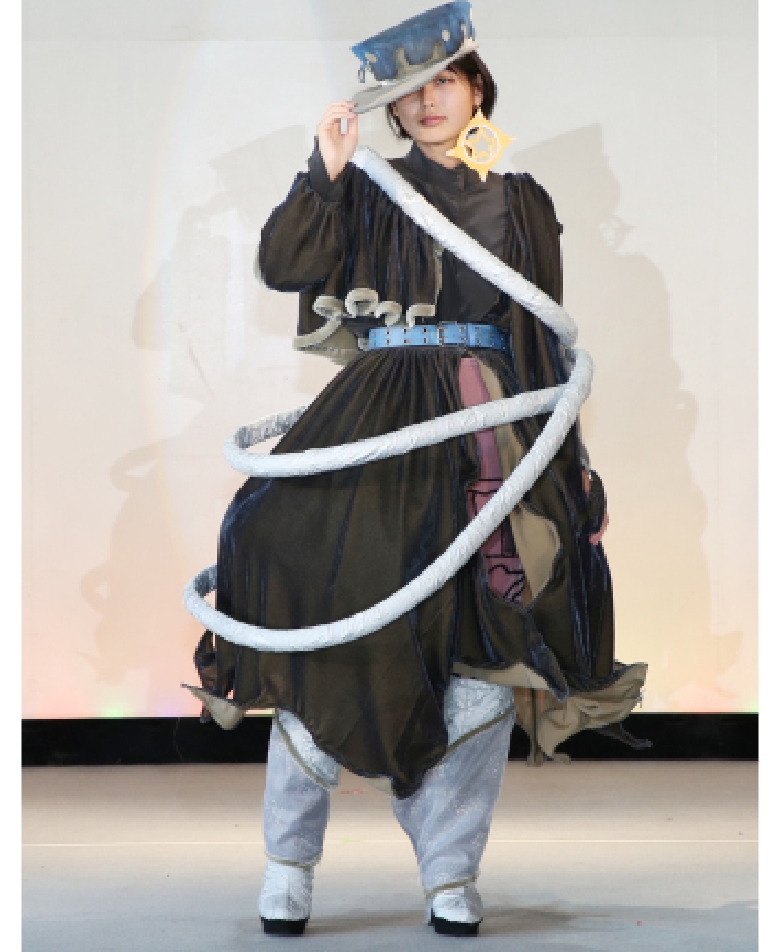 モデル 1年高橋真紀さん(名古屋市立鳴海中学校 出身)