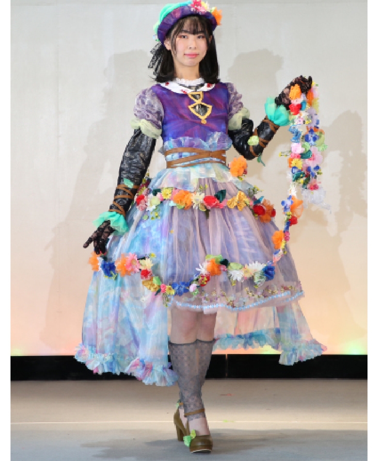 モデル 2年遠藤小桜さん(豊田市立猿投台中学校出身)