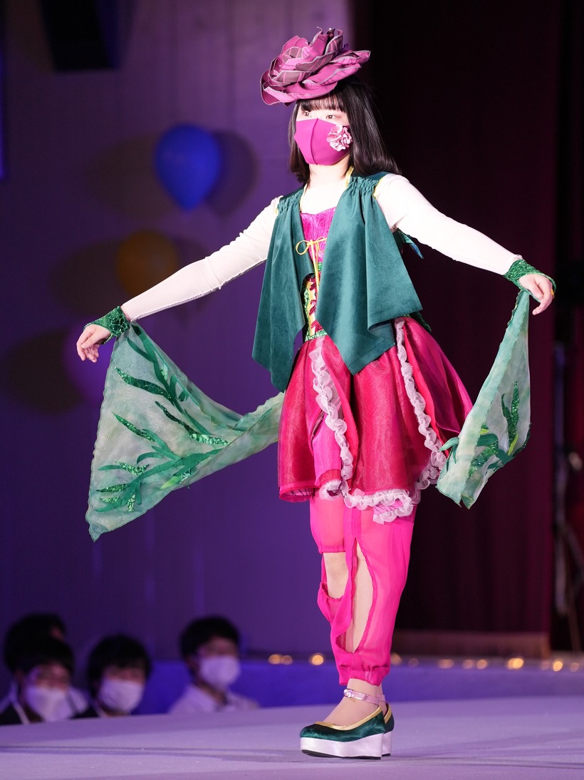 モデル １年　松下　明莉さん（高浜市立高浜中学校出身)